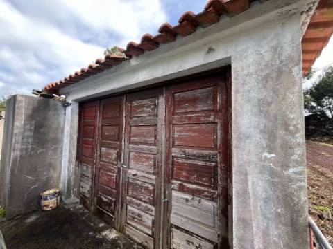 VENDE-SE MORADIA T1+T1 LOCALIZADA NA MADALENA