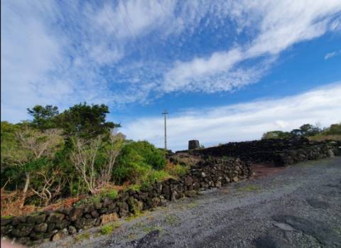 VENDE-SE TERRENO COM MOINHO, EM SANTA LUZIA - SÃO ROQUE DO PICO