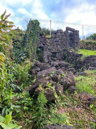 RUÍNA COM VISTA MAR EM SÃO MIGUEL ARCANJO, SÃO ROQUE PICO