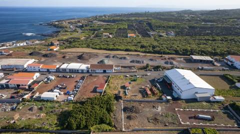 VENDE-SE TERRENO NA ZONA INSDUSTRIAL DA MADALENA DO PICO