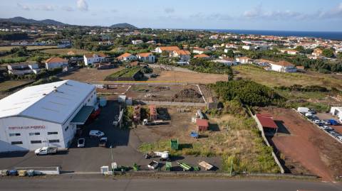 VENDE-SE TERRENO NA ZONA INSDUSTRIAL DA MADALENA DO PICO