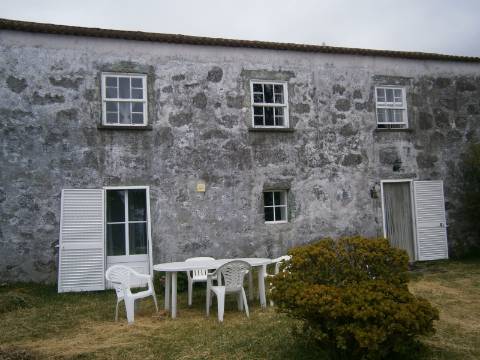 VENDE-SE MORADIA NA RIBEIRA SECA, CALHETA DE SÃO JORGE