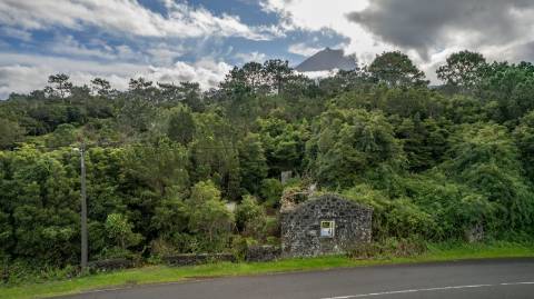 VENDE-SE RUÍNAS EM SANTA LUZIA, SÃO ROQUE DO PICO
