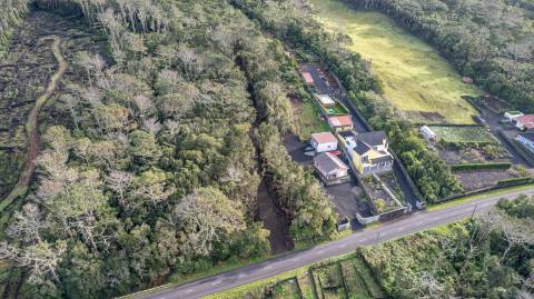 VENDE-SE TERRENO NA CANDELÁRIA, MADALENA DO PICO