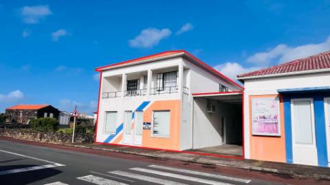 VENDE-SE IMÓVEL PARA 4 APARTAMENTOS OU COMÉRCIO (T3 + T2 + T1 + T1), LUGAR DO MONTE, CANDELÁRIA, MADALENA DO PICO