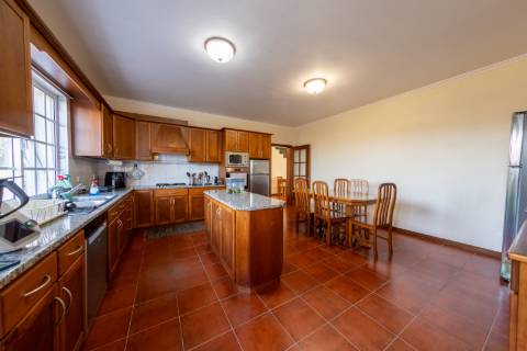 VENDE-SE MORADIA T4 NA CRIAÇÃO VELHA, MADALENA DO PICO