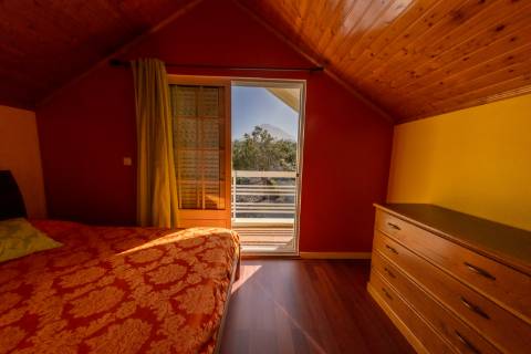 VENDE-SE MORADIA T4 NA CRIAÇÃO VELHA, MADALENA DO PICO