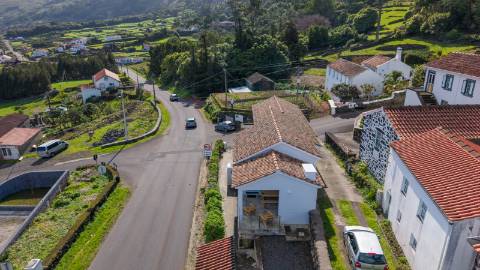 VENDE-SE MORADIA NA PRAINHA, SÃO ROQUE DO PICO