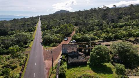 VENDE-SE RUÍNA COM VISTA PANORAMICA EM SANTA LUZIA, SÃO ROQUE DO PICO