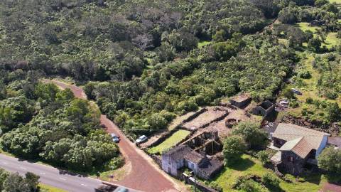VENDE-SE RUÍNA COM VISTA PANORAMICA EM SANTA LUZIA, SÃO ROQUE DO PICO