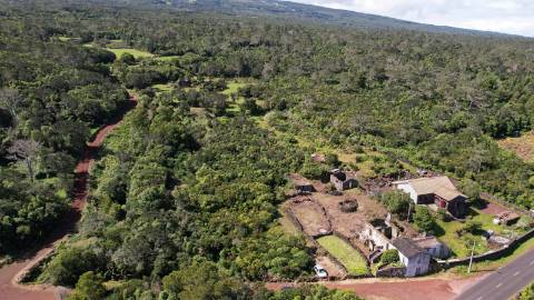 VENDE-SE RUÍNA COM VISTA PANORAMICA EM SANTA LUZIA, SÃO ROQUE DO PICO