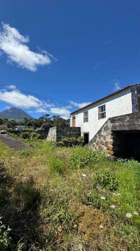 VENDE-SE MORADIA EM SANTA LUZIA