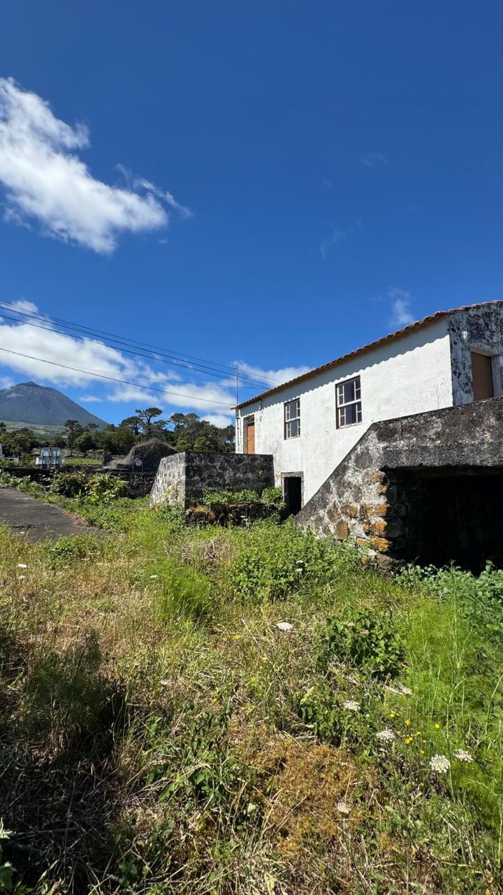 VENDE-SE MORADIA EM SANTA LUZIA