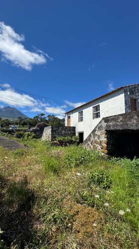 VENDE-SE MORADIA EM SANTA LUZIA