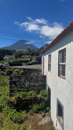 VENDE-SE MORADIA EM SANTA LUZIA