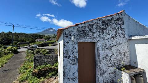 VENDE-SE MORADIA EM SANTA LUZIA