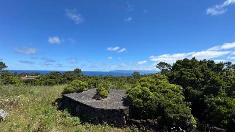 VENDE-SE MORADIA EM SANTA LUZIA