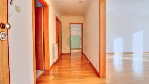 - Vende-se apartamento T3 localizado na Figueira...