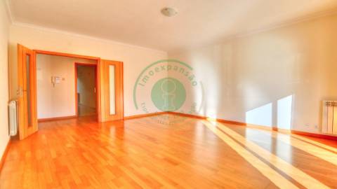 - Vende-se apartamento T3 localizado na Figueira...