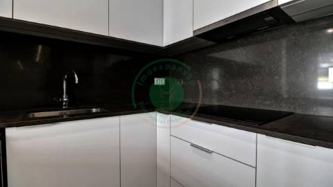 - Vende-se apartamento T3 com kitchenette, em...