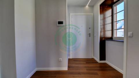 - Vende-se apartamento T3 com kitchenette, em...