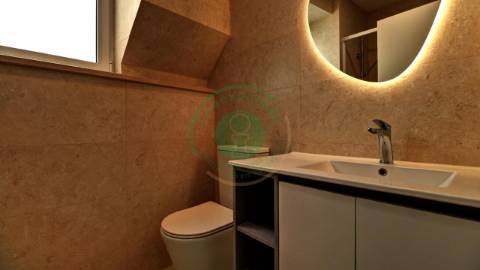 - Vende-se apartamento T3 com kitchenette, em...