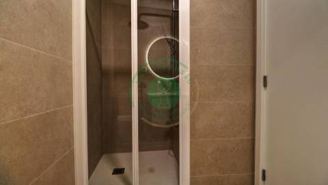 - Vende-se apartamento T3 com kitchenette, em...
