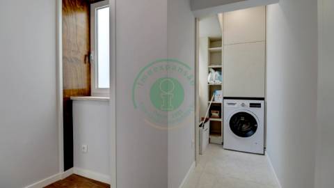 - Vende-se apartamento T3 com kitchenette, em...