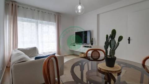 - Vende-se apartamento T2 totalmente renovado na...