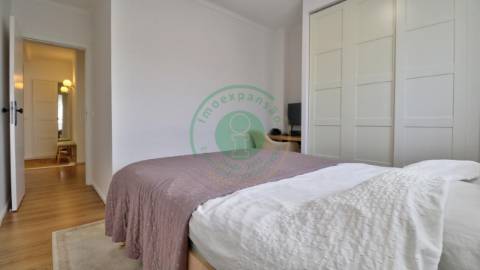 - Vende-se apartamento T2 totalmente renovado na...