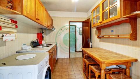 - Vende-se apartamento T2 na Figueira da Foz,...
