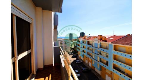 - Vende-se apartamento T2 na Figueira da Foz, em...