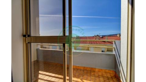 - Vende-se apartamento T2 na Figueira da Foz, em...