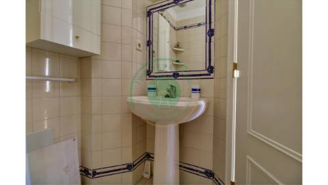 - Vende-se apartamento T2 na Figueira da Foz, em...