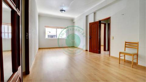 - Vende-se apartamento T1 na Figueira da Foz, em...