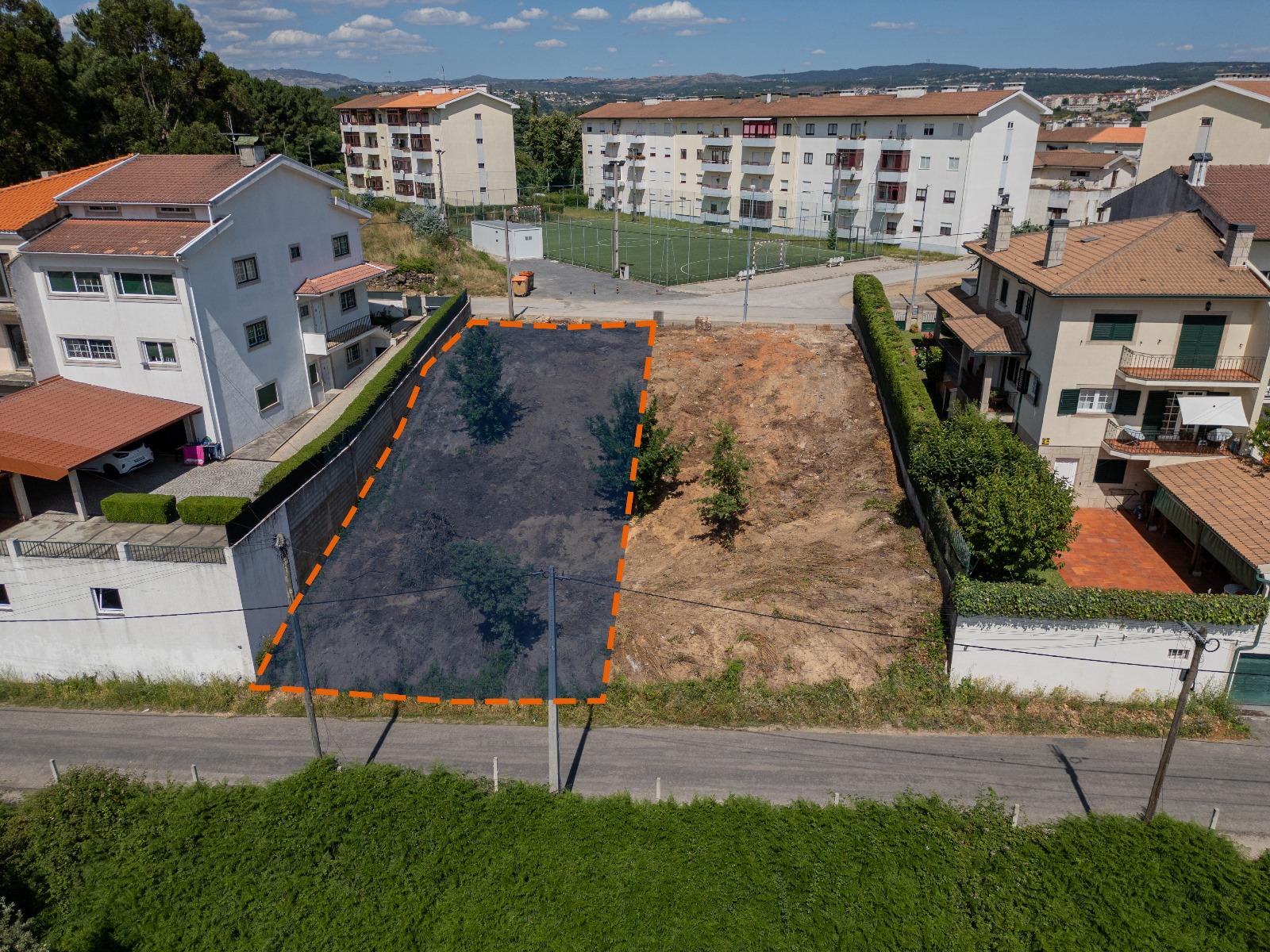 2 Lotes Moradias 3 Frentes | Ao Hospital em Lordelo | Vila Real