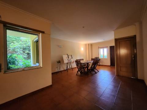 Moradia T4 de Arquitetura Singular em Mateus, Vila Real