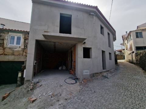 Em Construção, Moradia T3 às piscinas municipais em Alijó