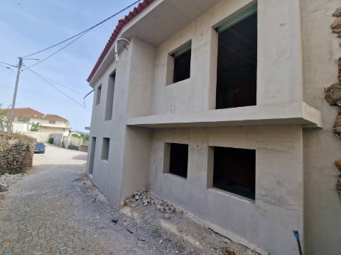 Em Construção, Moradia T3 às piscinas municipais em Alijó