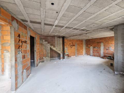 Em Construção, Moradia T3 às piscinas municipais em Alijó