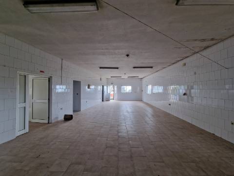 Espaço Comercial Licenciado para Padaria em Sanfins do Douro