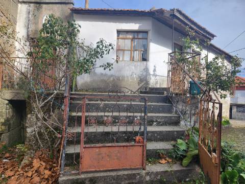 Moradia em Pedra para Reconstrução em Justes, Vila Real