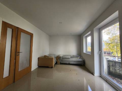 Andar de Moradia T5 com Terraço e Quintal no Centro de Vila Real