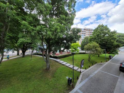 Andar de Moradia T5 com Terraço e Quintal no Centro de Vila Real