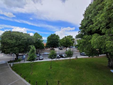 Andar de Moradia T5 com Terraço e Quintal no Centro de Vila Real