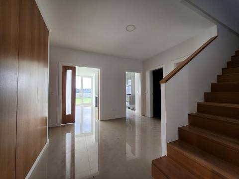 Andar de Moradia T5 com Terraço e Quintal no Centro de Vila Real