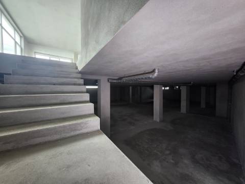 Loja de 770m2 Junto ao Mercado Municipal em Vila Real