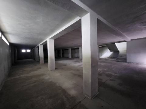 Loja de 770m2 Junto ao Mercado Municipal em Vila Real