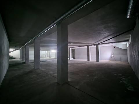 Loja de 770m2 Junto ao Mercado Municipal em Vila Real