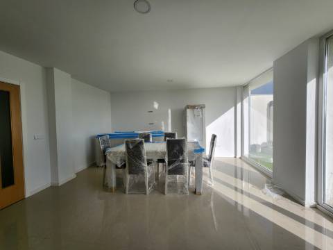 Prédio com Loja Comercial e Habitação T5 no Centro de Vila Real